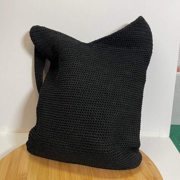 The Sak Black Crochet Purse Bucket Shoulder Bag Magnetic Snap Close Zip Pockets - Picture 2 of 6